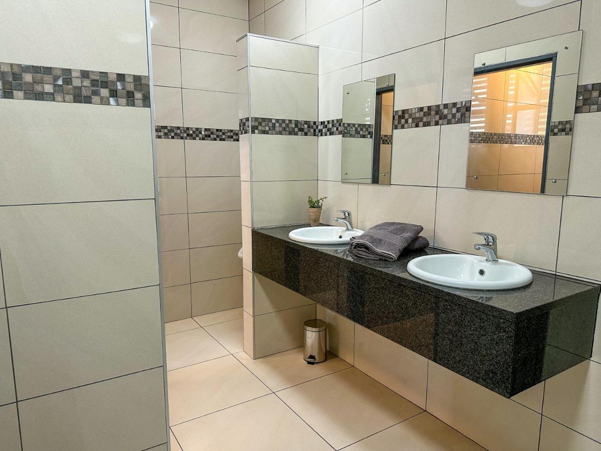 TaTe Village BackPacker Windhoek Exteriör bild